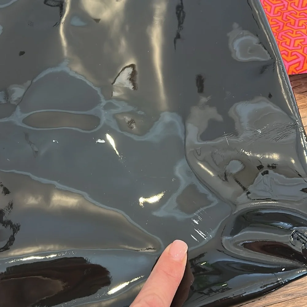 Tory Burch patent tote bag - Picture 9 of 15